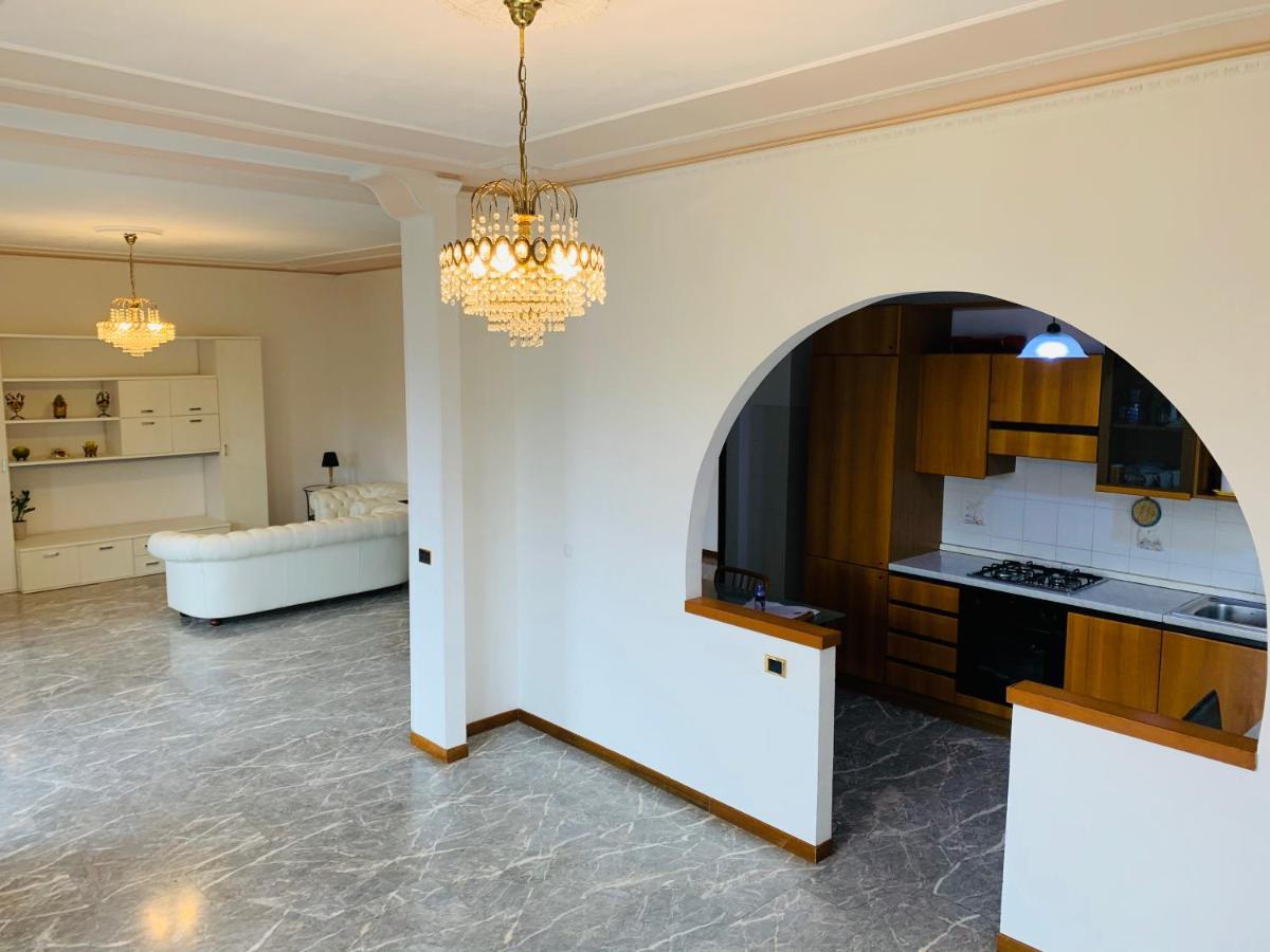 Spazioso Appartamento In Centro Citta San Benedetto del Tronto Buitenkant foto